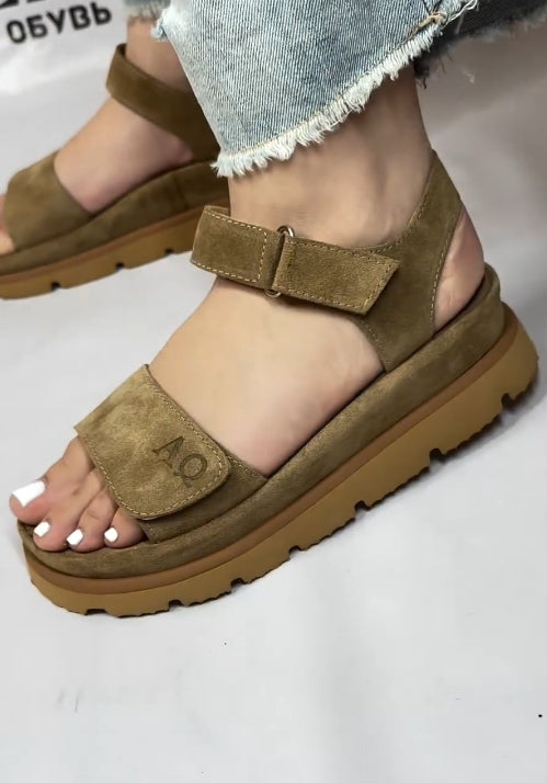 Brown letters wide sandals with thick soles