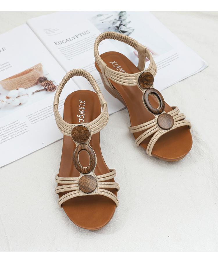 Wedge-heeled Roman sandals with thick soles