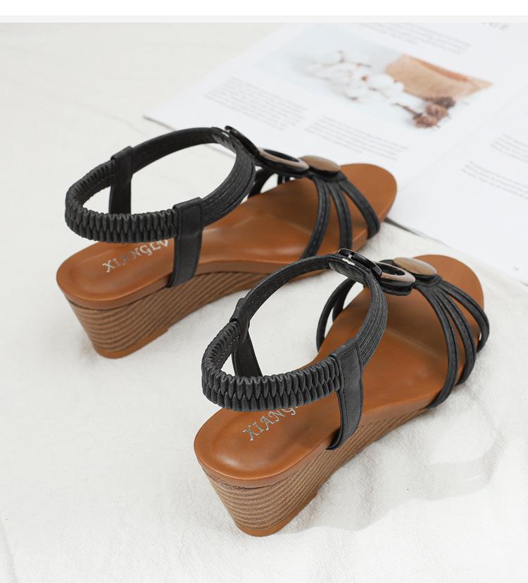 Wedge-heeled Roman sandals with thick soles