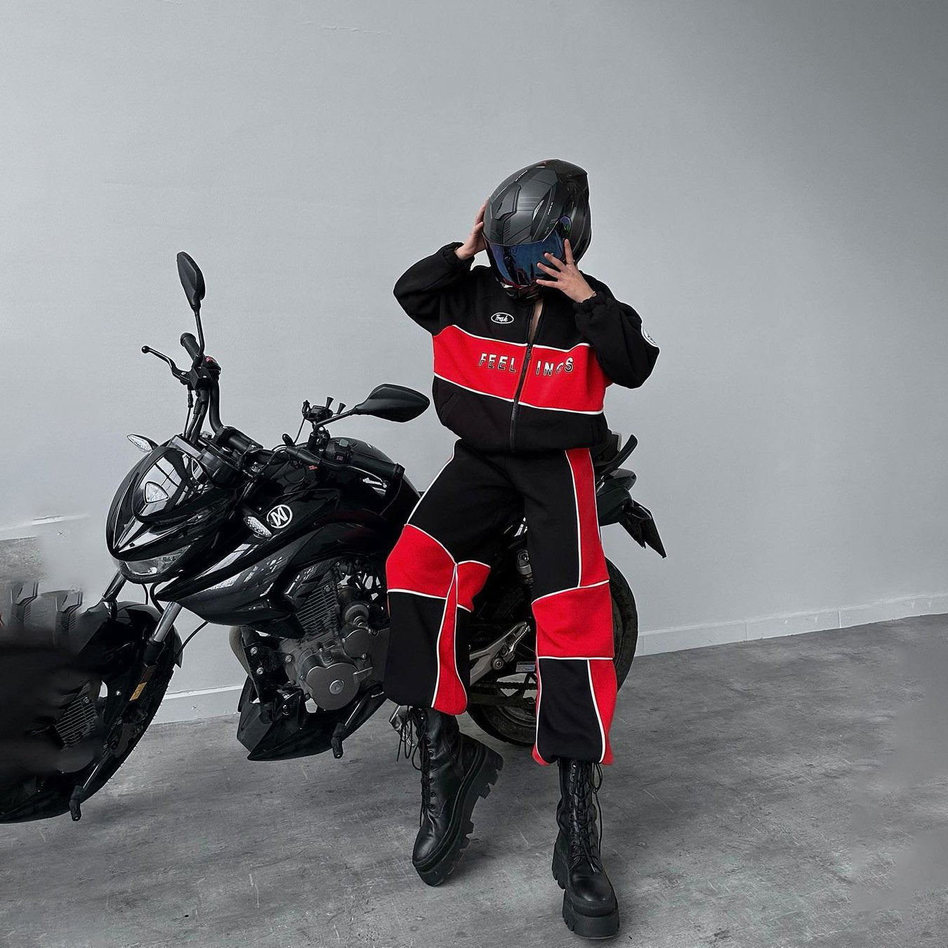 Motorcycle clothing contrasting color patchwork suit
