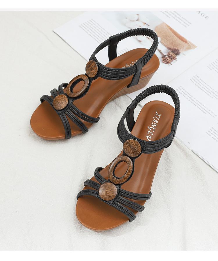 Wedge-heeled Roman sandals with thick soles