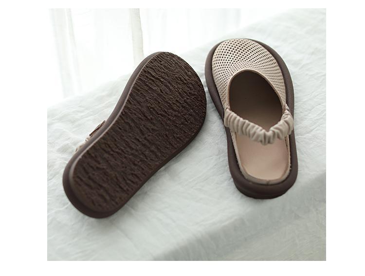 New breathable sandals with round head and flat bottom