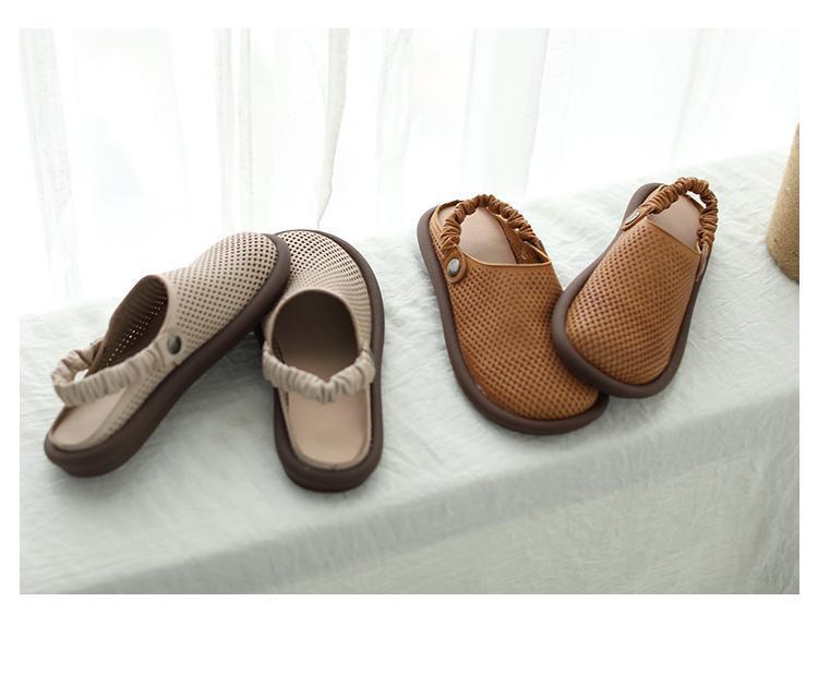 New breathable sandals with round head and flat bottom