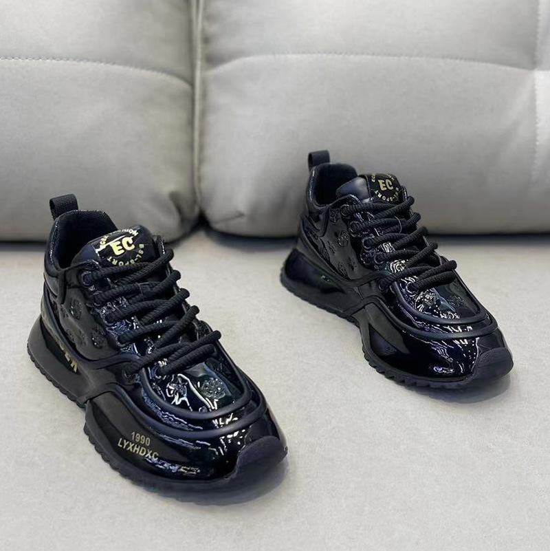 Patent leather three-dimensional embossed casual shoes