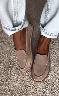 Women's solid color loafers