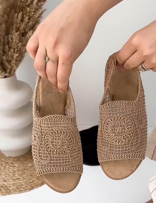 Woven elastic flat sandals