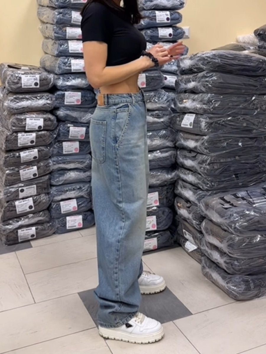 Loose High-Rise Wide-Leg Jeans