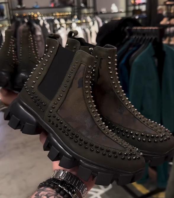 Dragon's tooth rivet shoes