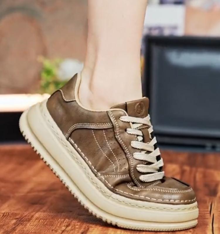 Brown soft-soled heightening casual shoes