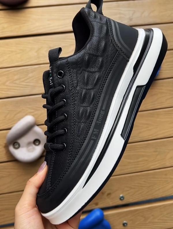 Soft leather black white breathable casual shoes