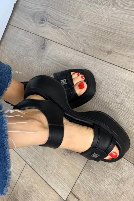 The new heightening and slimming casual sandals