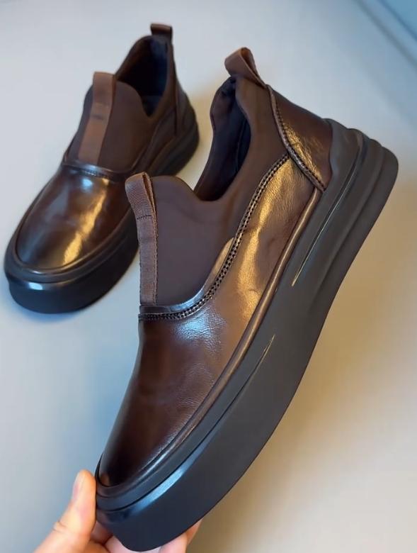 Brown leather heighten loafers