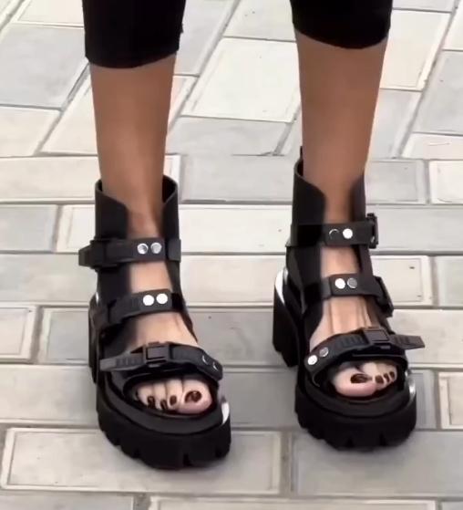 Increase the thick sole of hollow mesh sandals