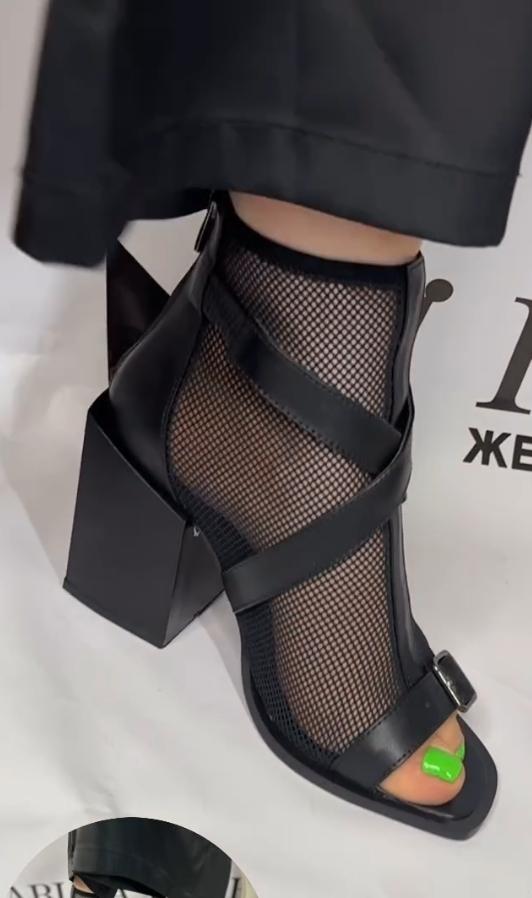 High heel of black mesh middle tube