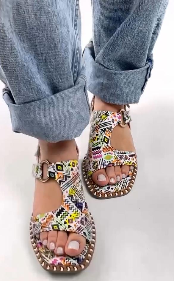 Colorful round buckle sandals