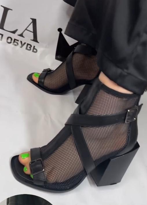 High heel of black mesh middle tube