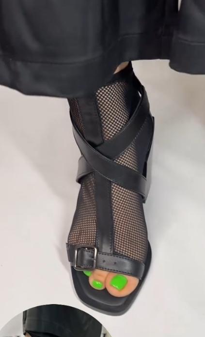 High heel of black mesh middle tube