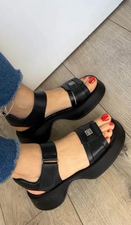 The new heightening and slimming casual sandals