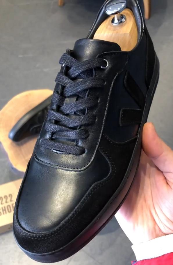 Leather black v portable shoes