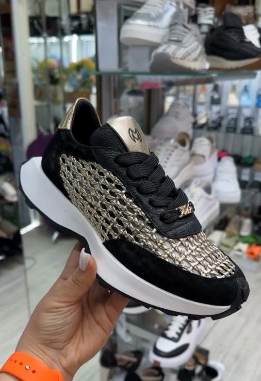 Hollow ladies' casual mesh jogging shoes