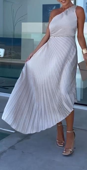 Temperament one-shoulder diagonal collar pleated hollow dress